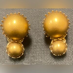 Vintage Garne Gold Tone clip on Earrings